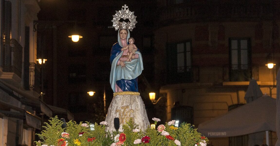 PROCESIÓN Y ROSARIO DE CRISTAL